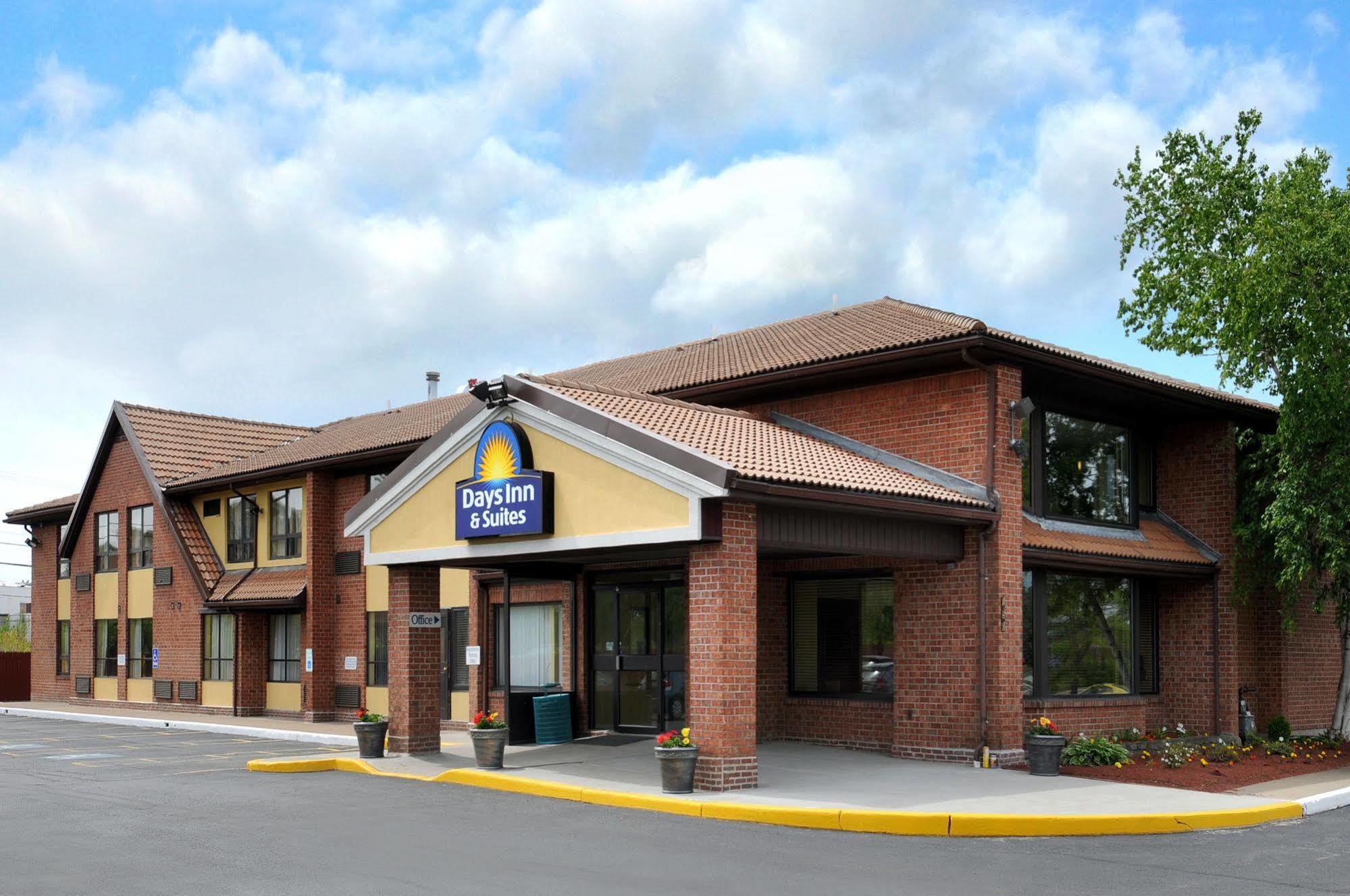 Days Inn By Wyndham Utica Dış mekan fotoğraf